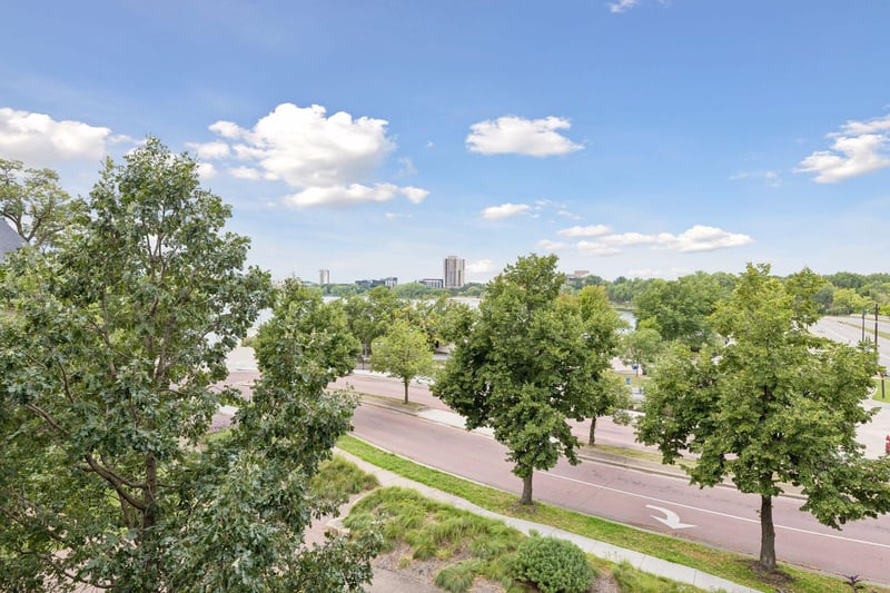 1805 W Lake St #303, Minneapolis, MN 55408