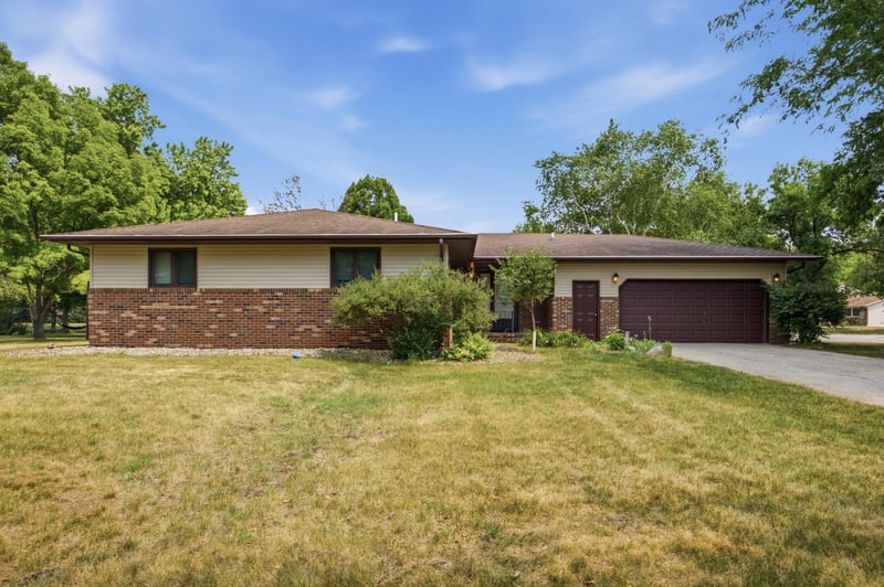 306 37th Ave S, Moorhead, MN 56560