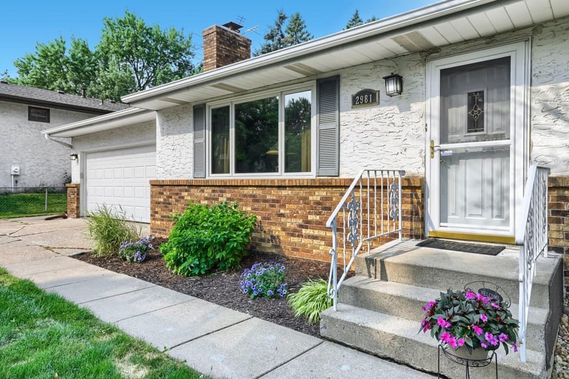 2981 Farrington Ave, Roseville, MN 55113