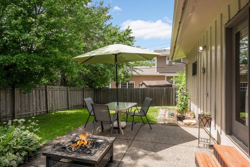 8555 Medicine Lake Rd, Golden Valley, MN 55427