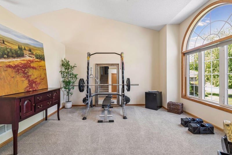 3951 Country Oaks Dr, Chanhassen, MN 55331