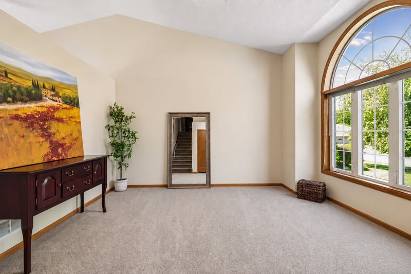 3951 Country Oaks Dr, Chanhassen, MN 55331
