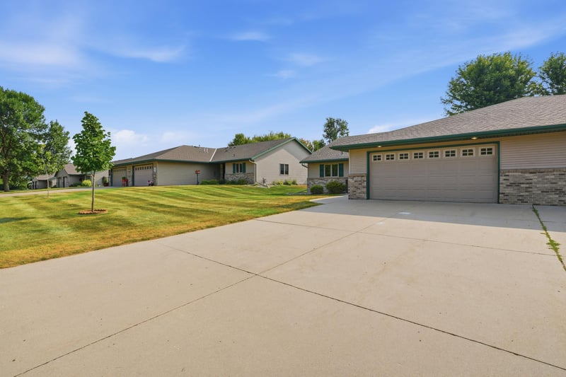 680 West River Dr, New London, MN 56273