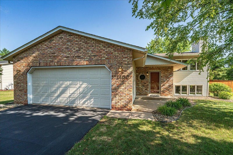 1100 W 158th St, Burnsville, MN 55306
