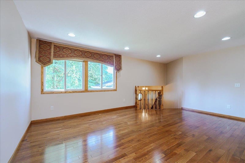 1100 W 158th St, Burnsville, MN 55306
