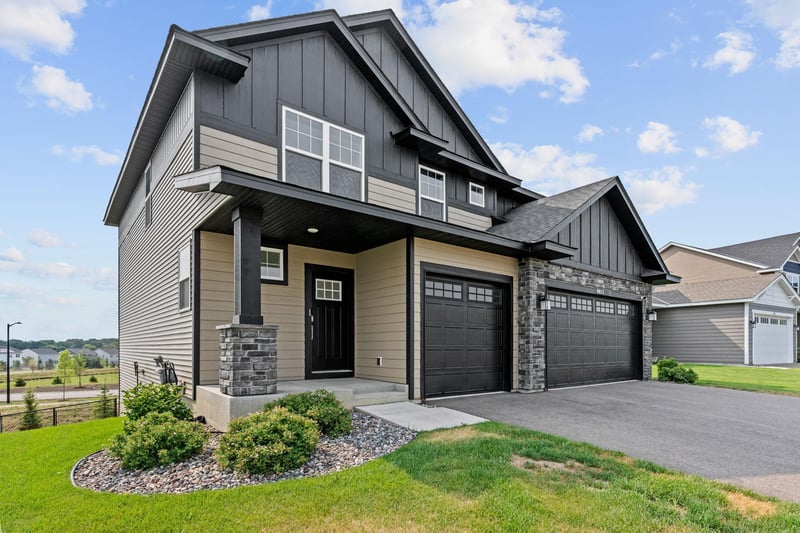 8813 Periwinkle Blvd, Woodbury, MN 55129