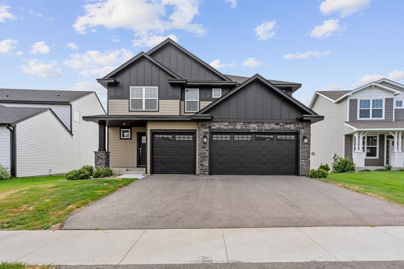 8813 Periwinkle Blvd, Woodbury, MN 55129
