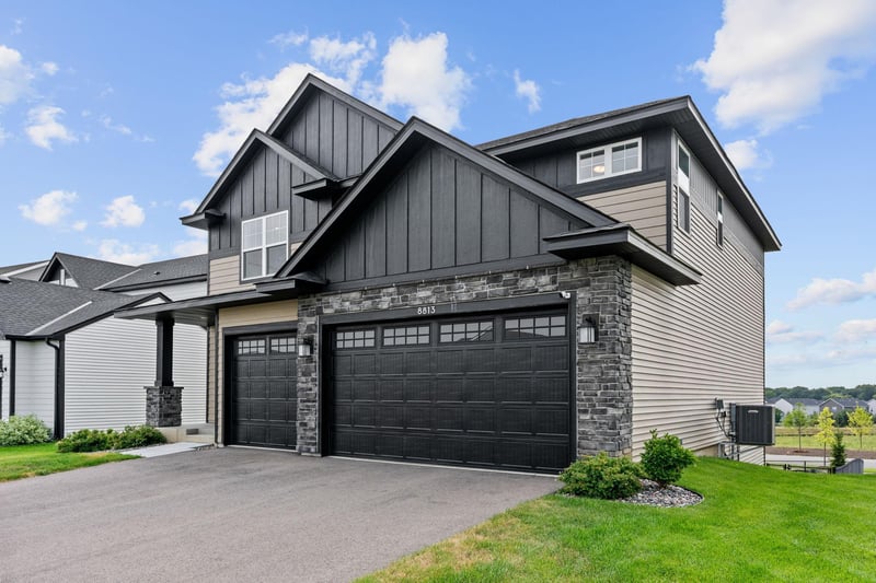 8813 Periwinkle Blvd, Woodbury, MN 55129