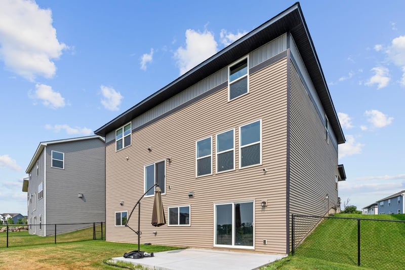 8813 Periwinkle Blvd, Woodbury, MN 55129