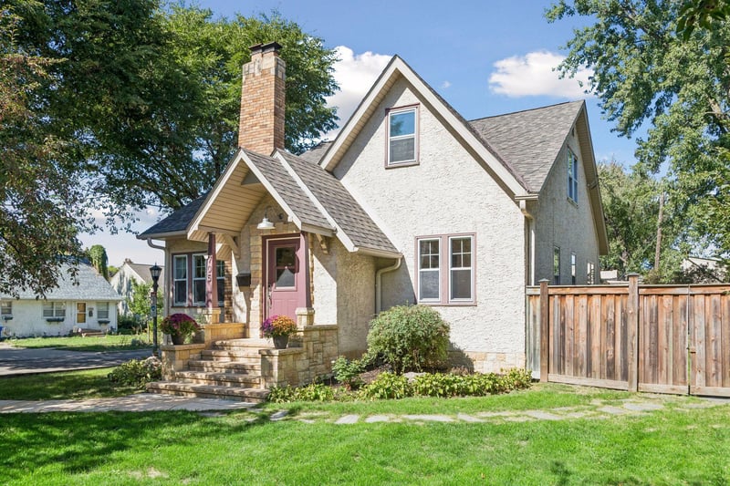 705 Wheelock Pw W, Saint Paul, MN 55117