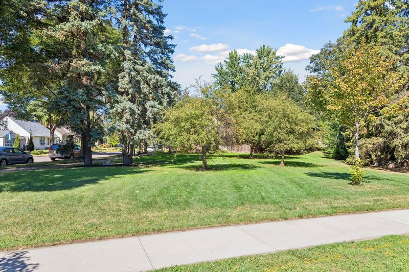 705 Wheelock Pw W, Saint Paul, MN 55117
