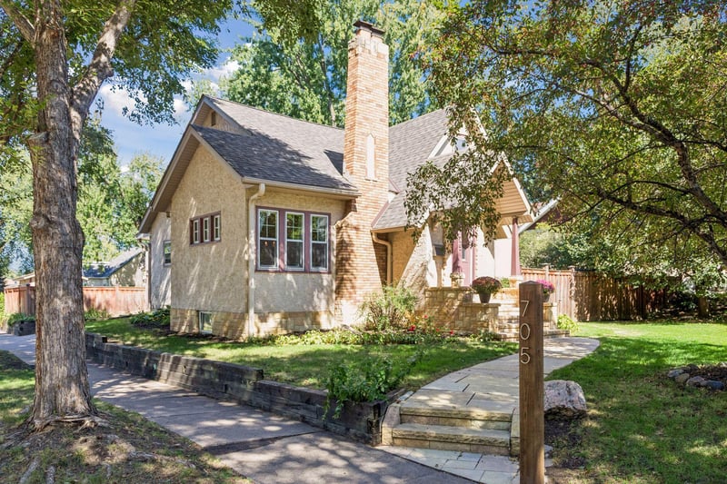 705 Wheelock Pw W, Saint Paul, MN 55117