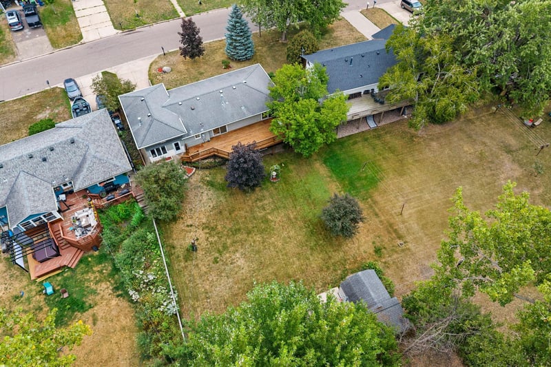 810 Oakwood Dr, New Brighton, MN 55112
