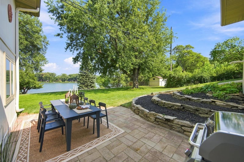 1129 Pike Lake Dr, New Brighton, MN 55112