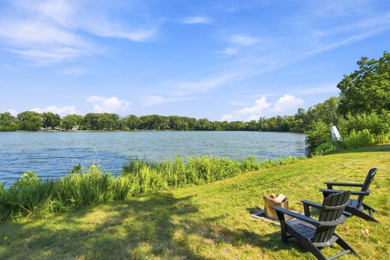 1129 Pike Lake Dr, New Brighton, MN 55112