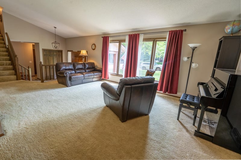 9250 Talus Cir, Eden Prairie, MN 55347