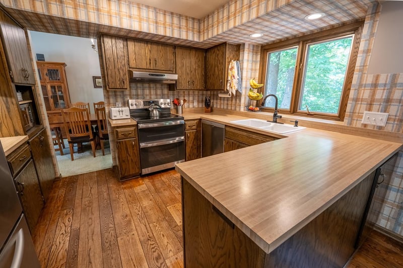 9250 Talus Cir, Eden Prairie, MN 55347