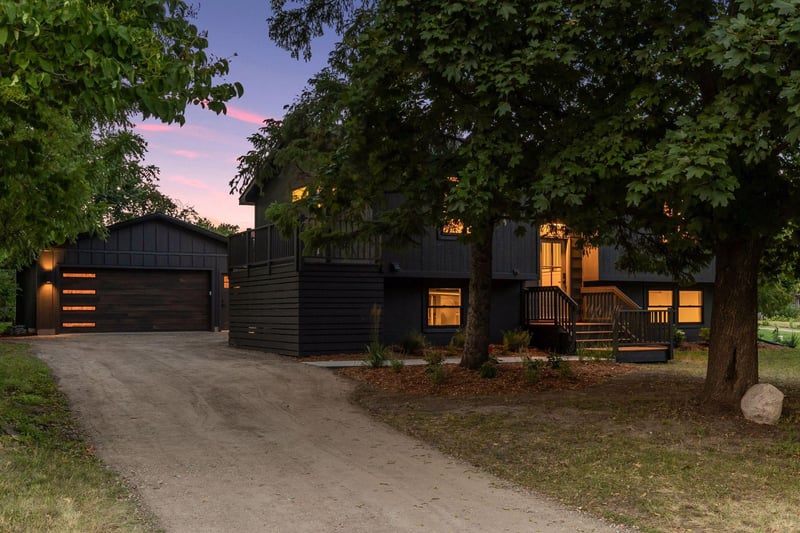 640 Grospoint Ln N, Oakdale, MN 55128