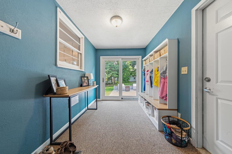 614 Lower Johnson Cir, Saint Peter, MN 56082