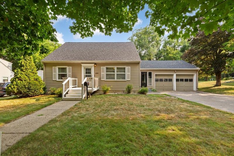 614 Lower Johnson Cir, Saint Peter, MN 56082