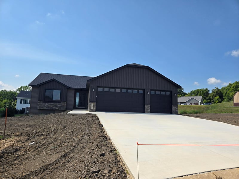 2 Marie Cir, Elysian, MN 56028