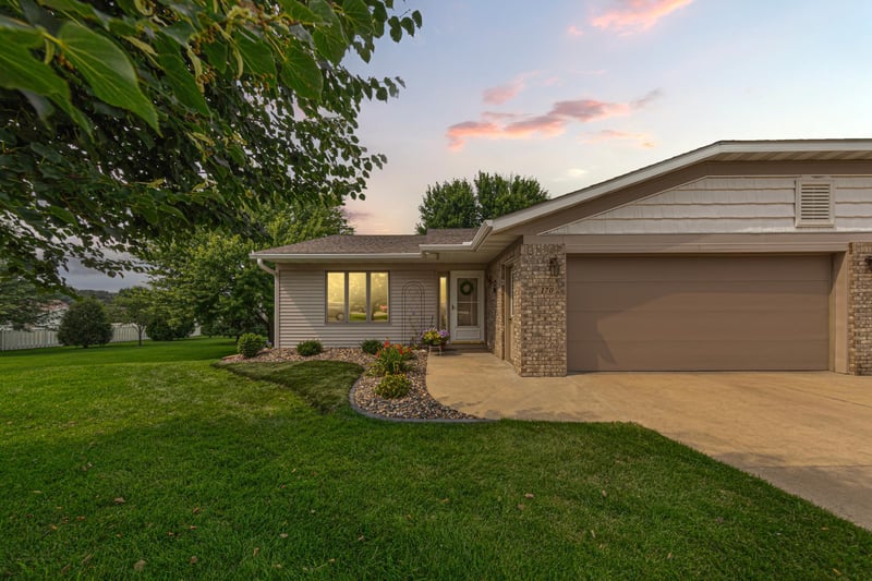 170 Autumn Pl NE, Owatonna, MN 55060