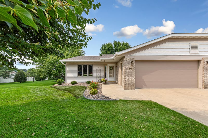 170 Autumn Pl NE, Owatonna, MN 55060