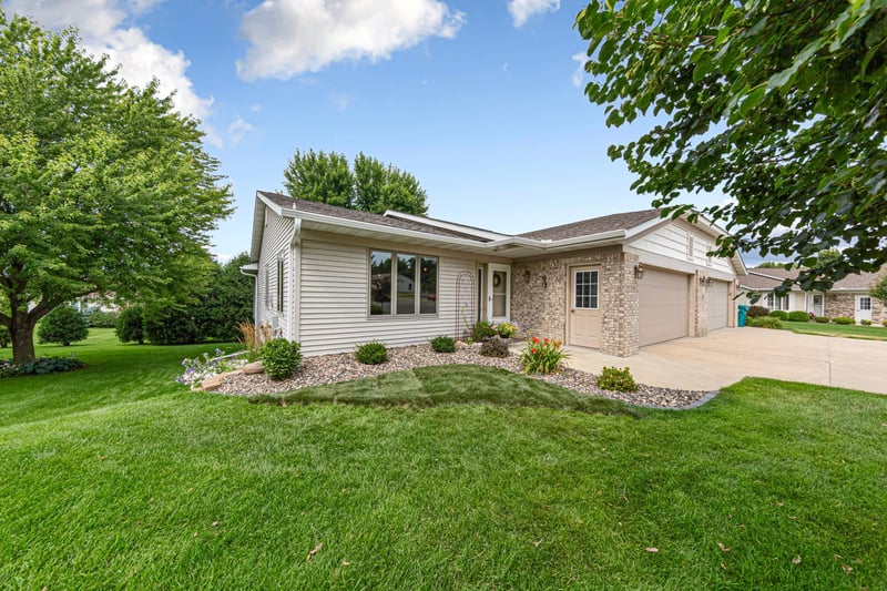 170 Autumn Pl NE, Owatonna, MN 55060