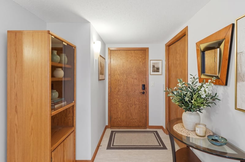 6100 Auto Club Rd #305, Bloomington, MN 55438