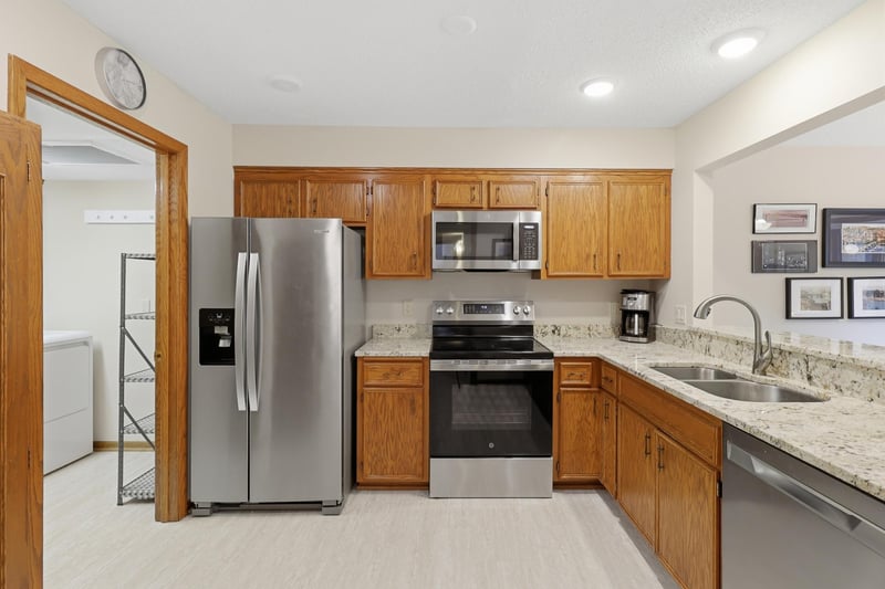 6100 Auto Club Rd #305, Bloomington, MN 55438