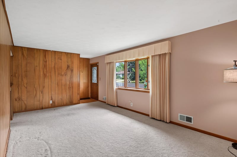 1225 Skillman Ave E, Maplewood, MN 55109