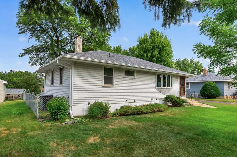 1225 Skillman Ave E, Maplewood, MN 55109
