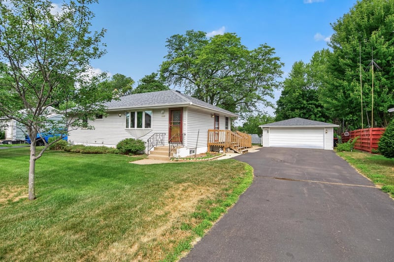 1225 Skillman Ave E, Maplewood, MN 55109