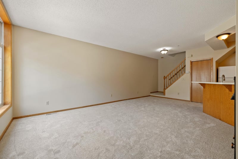 8797 Branson Dr #67, Inver Grove Heights, MN 55076