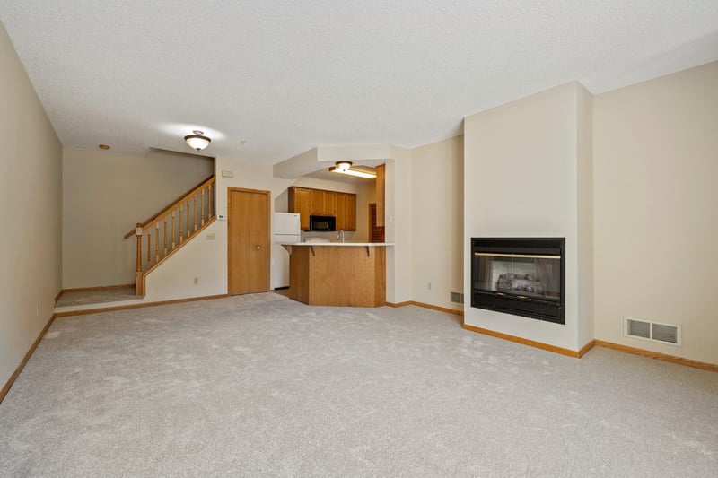 8797 Branson Dr #67, Inver Grove Heights, MN 55076