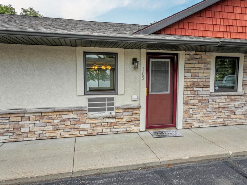 2531 S Le Homme Dieu Dr NE #102, Alexandria, MN 56308