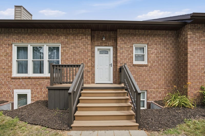 618 6th St S, Moorhead, MN 56560