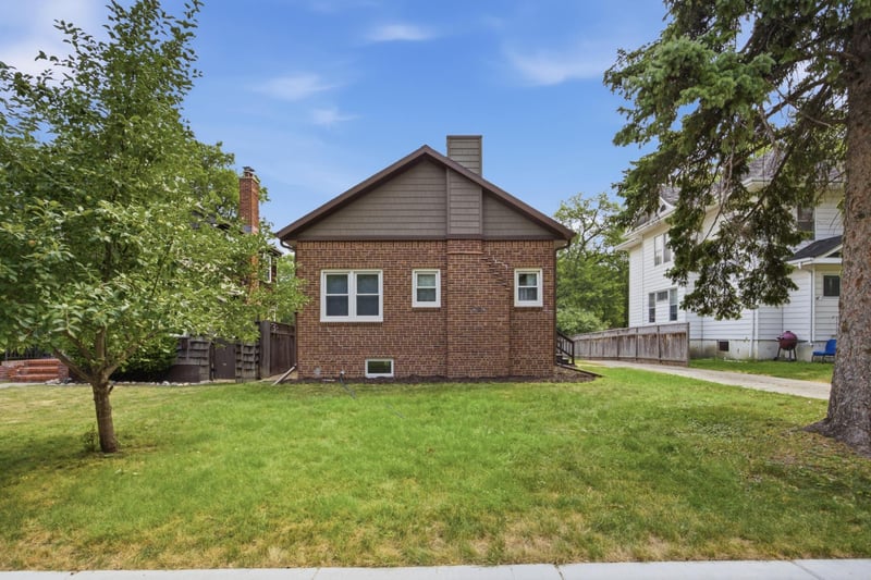 618 6th St S, Moorhead, MN 56560