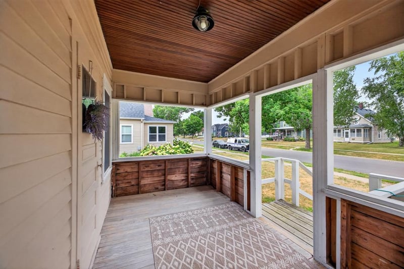 1853 W 6th St, Red Wing, MN 55066