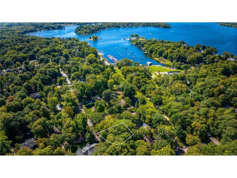 3610 Northome Ave, Deephaven, MN 55391