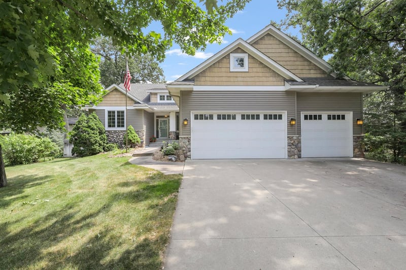 8415 Groveland Rd, Mounds View, MN 55112