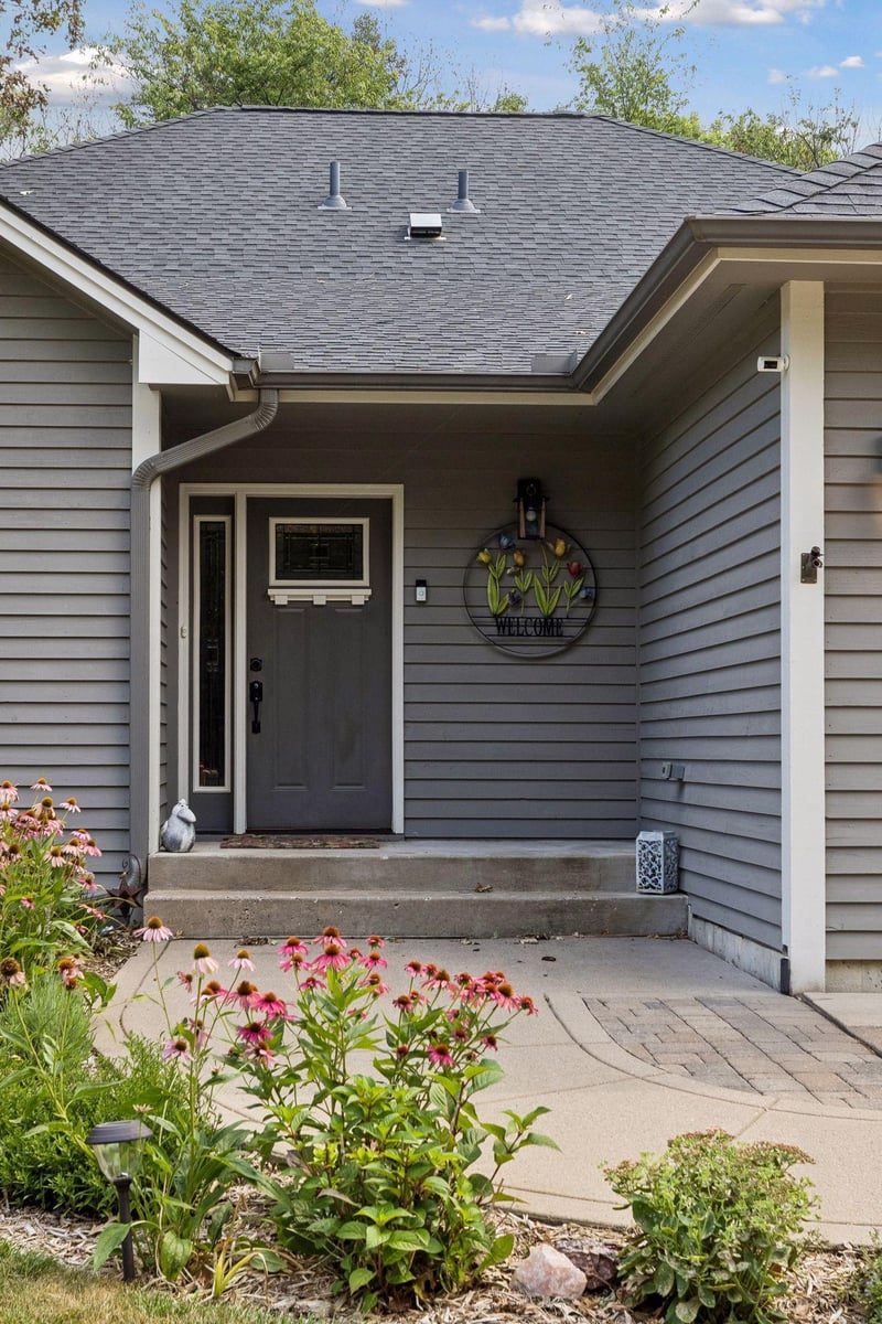 2041 Oakridge St, Saint Paul, MN 55119