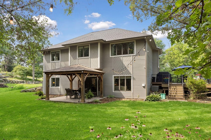 2041 Oakridge St, Saint Paul, MN 55119