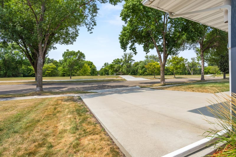 1108 S River Dr, Moorhead, MN 56560