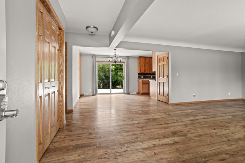 1108 S River Dr, Moorhead, MN 56560