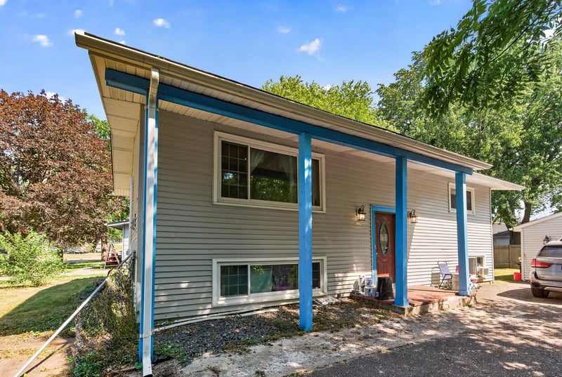 2280 Shryer Ave E, North Saint Paul, MN 55109