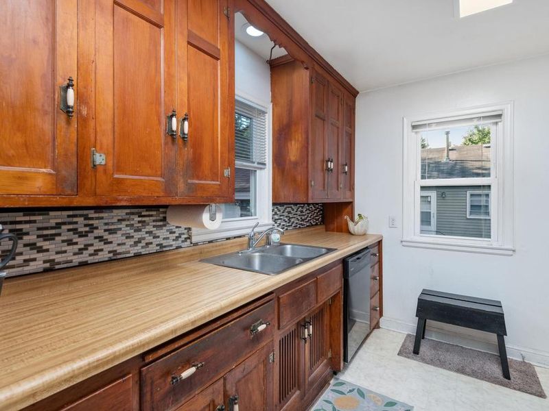 325 5th Ave N, Hopkins, MN 55343