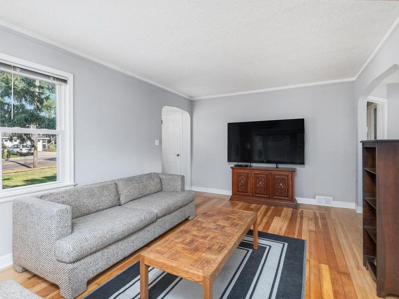 325 5th Ave N, Hopkins, MN 55343