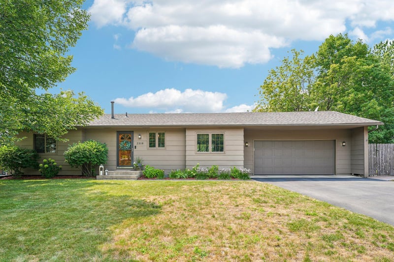 2318 Friendship Ln, Burnsville, MN 55337