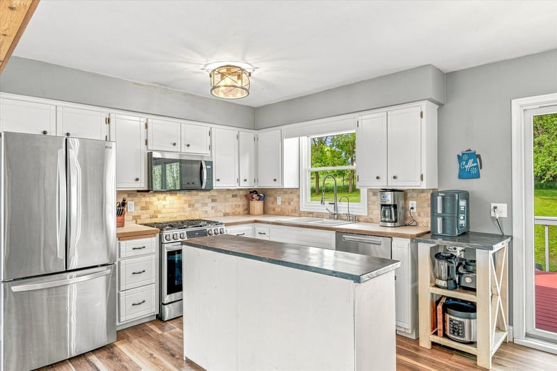 18480 Country Squires Cir, Prior Lake, MN 55372
